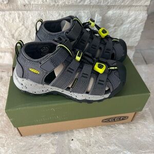 KEEN kids size 9 sandals
